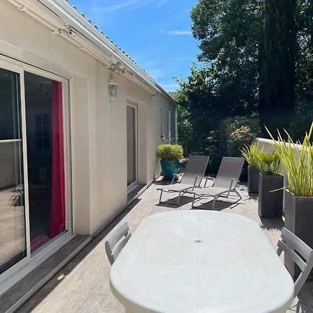 Dom wakacyjny Maison Lumineuse Avec Jardin Le Château-dʼOléron